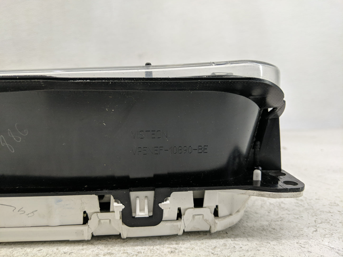 2011-2012 Suzuki Equator Instrument Cluster Speedometer Gauges P/N:VP5NEF-10890-BE Fits Fits 2011 2012 OEM Used Auto Parts -
