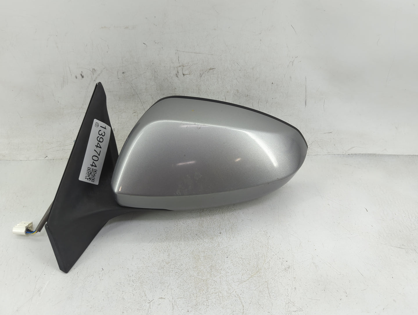 2010-2013 Suzuki Kizashi Driver Side View Mirror - Left Door Mirror OEM Used - Oemusedautoparts1.com