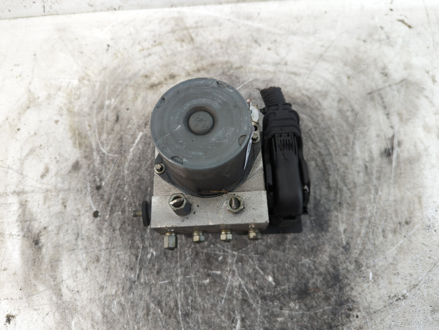 2010-2013 Suzuki Kizashi ABS Pump Control Module Replacement P/N:56110-57L03 Fits Fits 2010 2011 2012 2013 OEM Used Auto Par