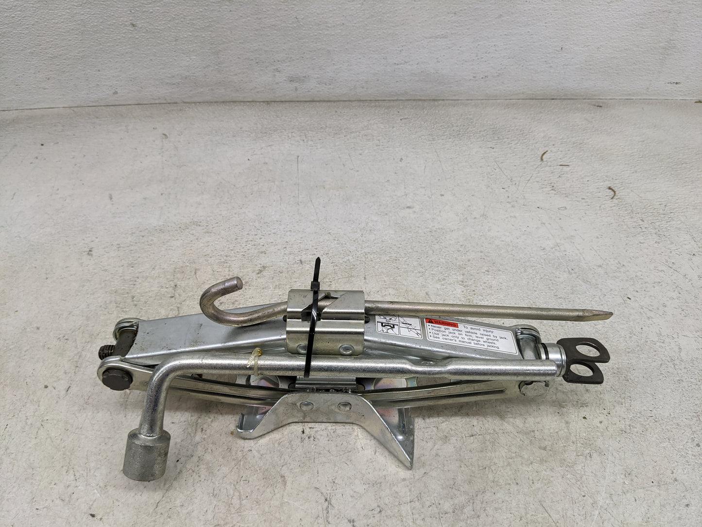 2011 Suzuki Sx4 Spare Scissor Car Jack - Oemusedautoparts1.com