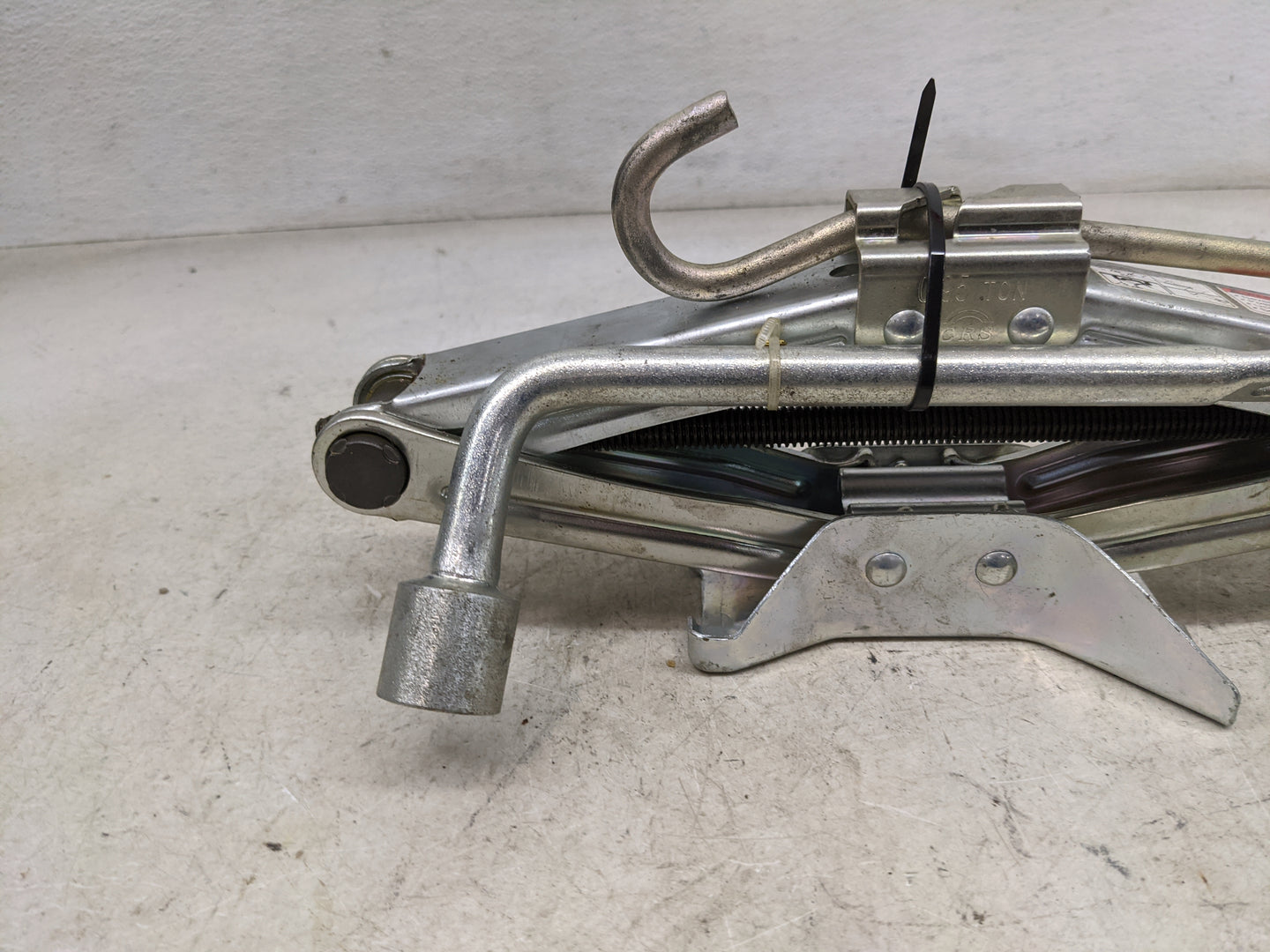 2011 Suzuki Sx4 Spare Scissor Car Jack - Oemusedautoparts1.com