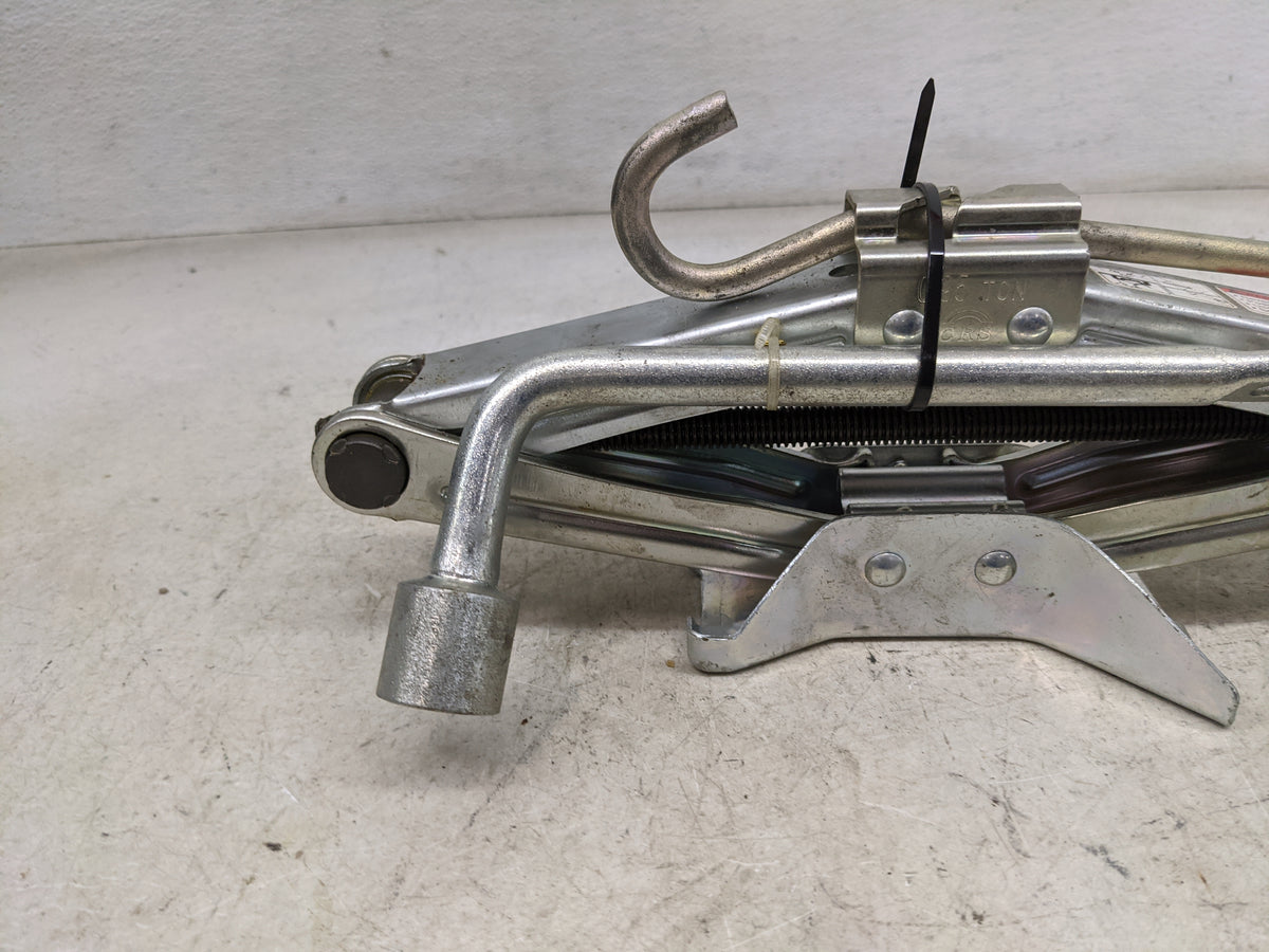 2011 Suzuki Sx4 Spare Scissor Car Jack - Oemusedautoparts1.com