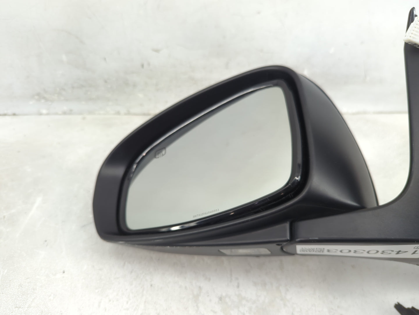 2011 Toyota Avalon Driver Side View Mirror - Left Door Mirror OEM Used - Oemusedautoparts1.com