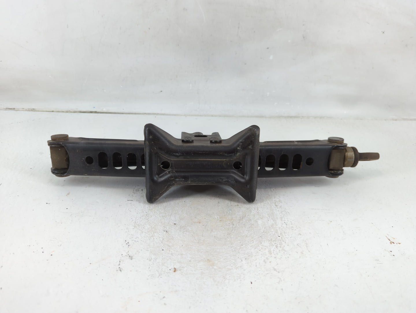 2011 Toyota Camry Spare Scissor Car Jack - Oemusedautoparts1.com