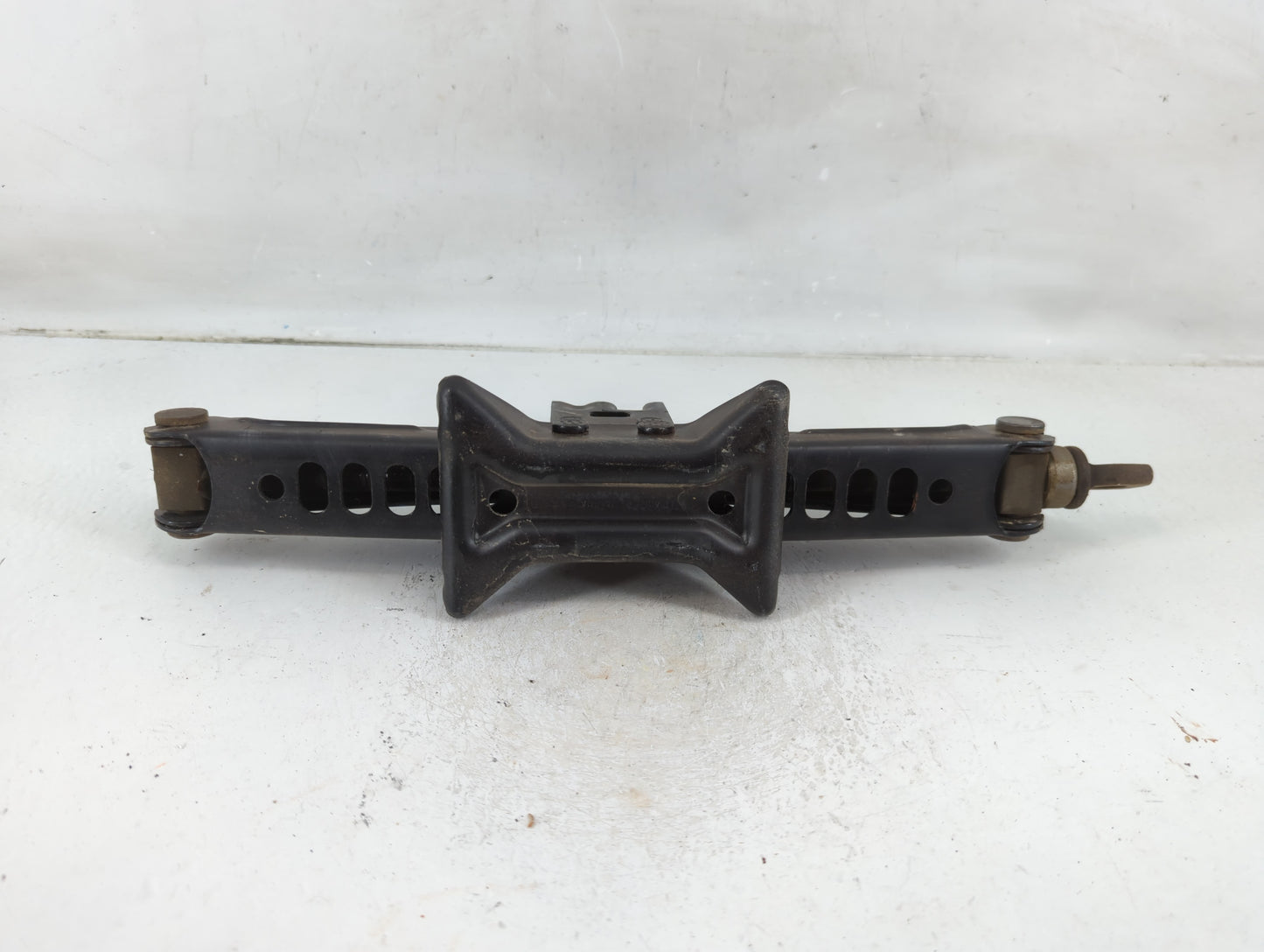 2011 Toyota Camry Spare Scissor Car Jack - Oemusedautoparts1.com