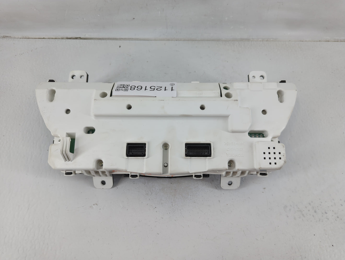 2010-2011 Toyota Camry Instrument Cluster Speedometer Gauges P/N:83800-06J50 Fits Fits 2010 2011 OEM Used Auto Parts - Oemus