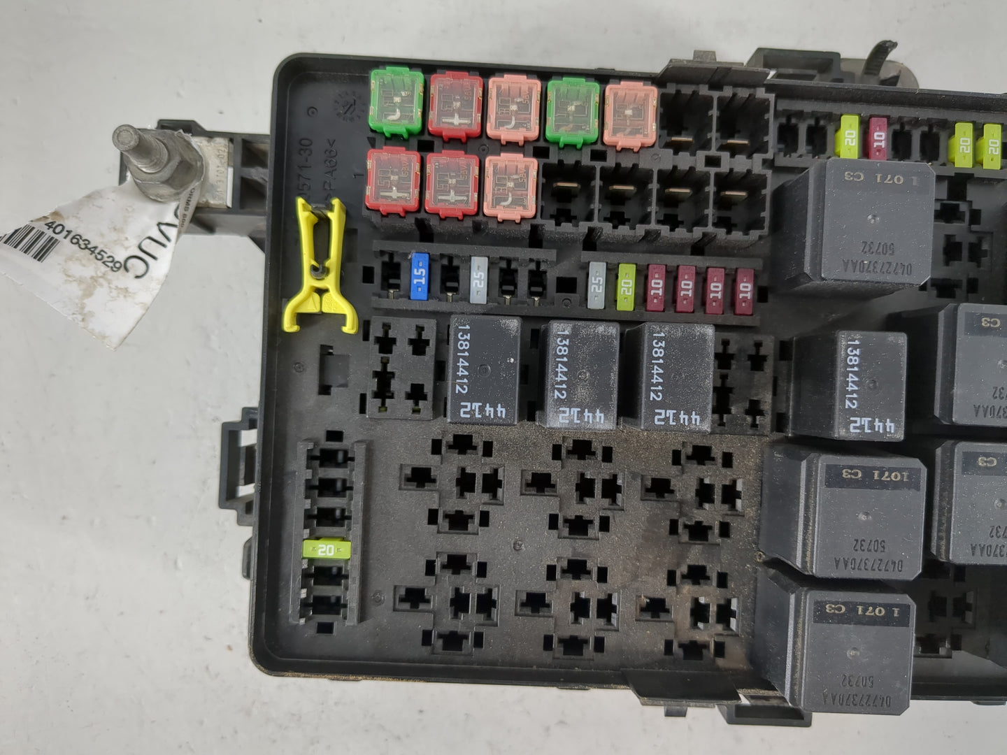 2010-2011 Toyota Camry Fusebox Fuse Box Panel Relay Module P/N:P68498588AC Fits Fits 2010 2011 OEM Used Auto Parts - Oemused