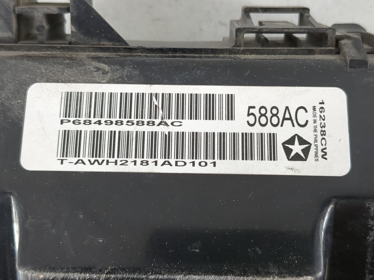 2010-2011 Toyota Camry Fusebox Fuse Box Panel Relay Module P/N:P68498588AC Fits Fits 2010 2011 OEM Used Auto Parts - Oemused