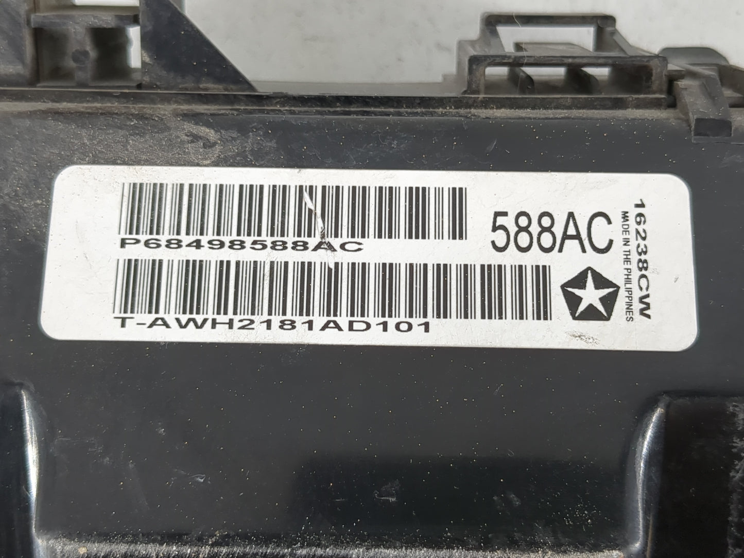2010-2011 Toyota Camry Fusebox Fuse Box Panel Relay Module P/N:P68498588AC Fits Fits 2010 2011 OEM Used Auto Parts - Oemused