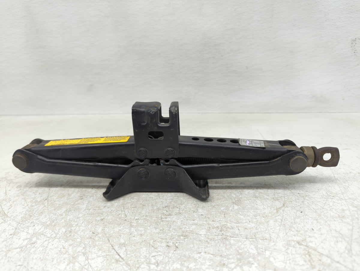 2011 Toyota Camry Spare Scissor Car Jack 1157459 - Oemusedautoparts1.com