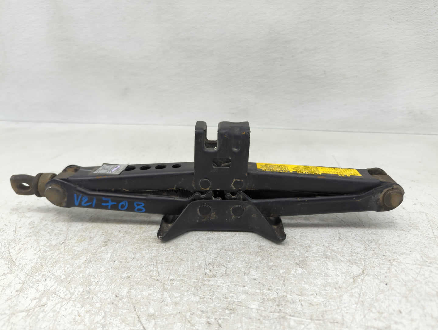 2011 Toyota Camry Spare Scissor Car Jack 1157459 - Oemusedautoparts1.com