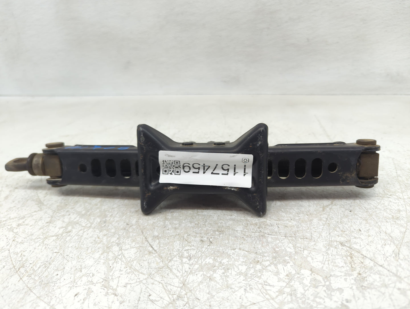 2011 Toyota Camry Spare Scissor Car Jack - Oemusedautoparts1.com