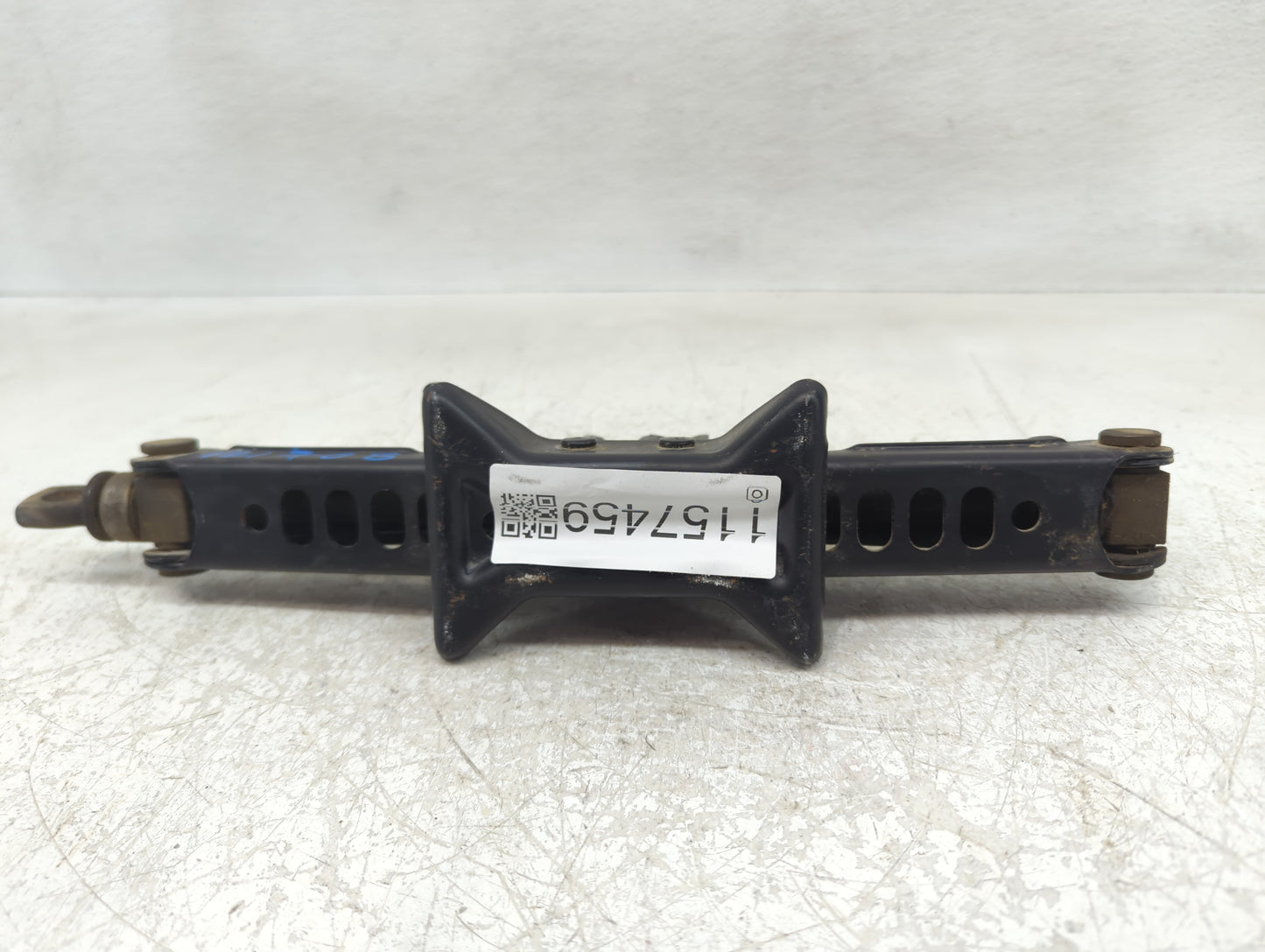 2011 Toyota Camry Spare Scissor Car Jack - Oemusedautoparts1.com