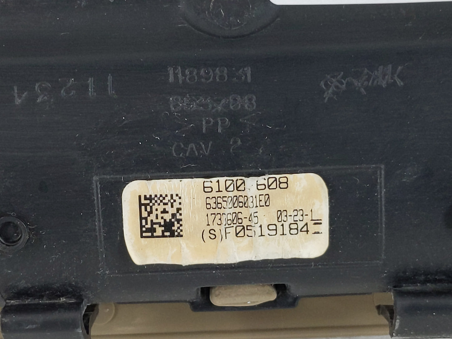 2011 Toyota Camry Overhead Roof Console - Oemusedautoparts1.com