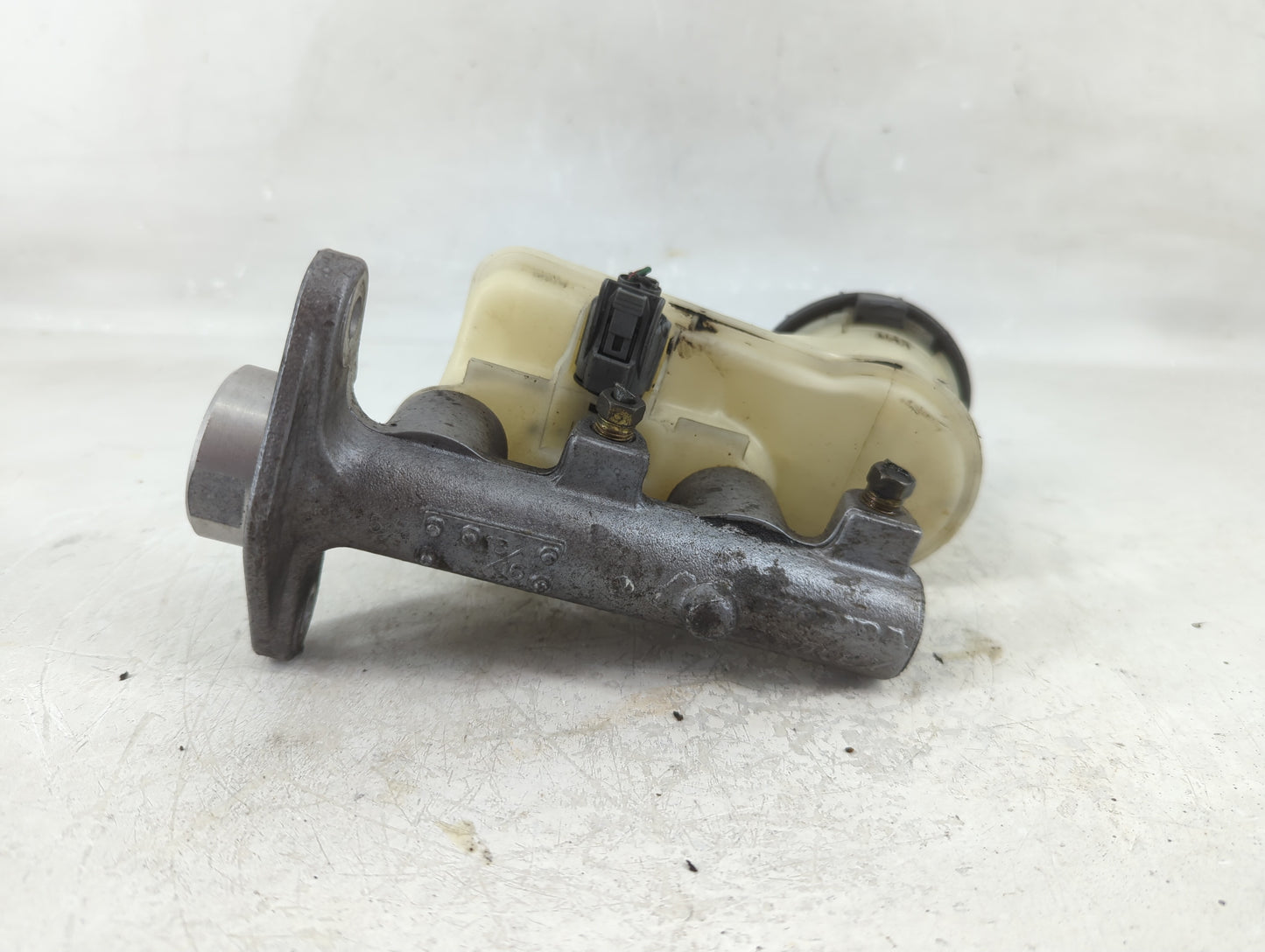 2007-2011 Toyota Camry Brake Master Cylinder 1208550 - Oemusedautoparts1.com