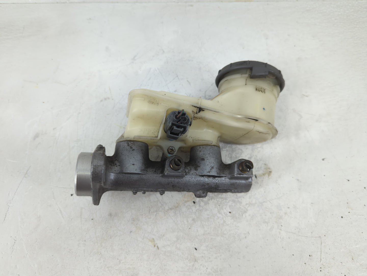 2007-2011 Toyota Camry Brake Master Cylinder 1208550 - Oemusedautoparts1.com