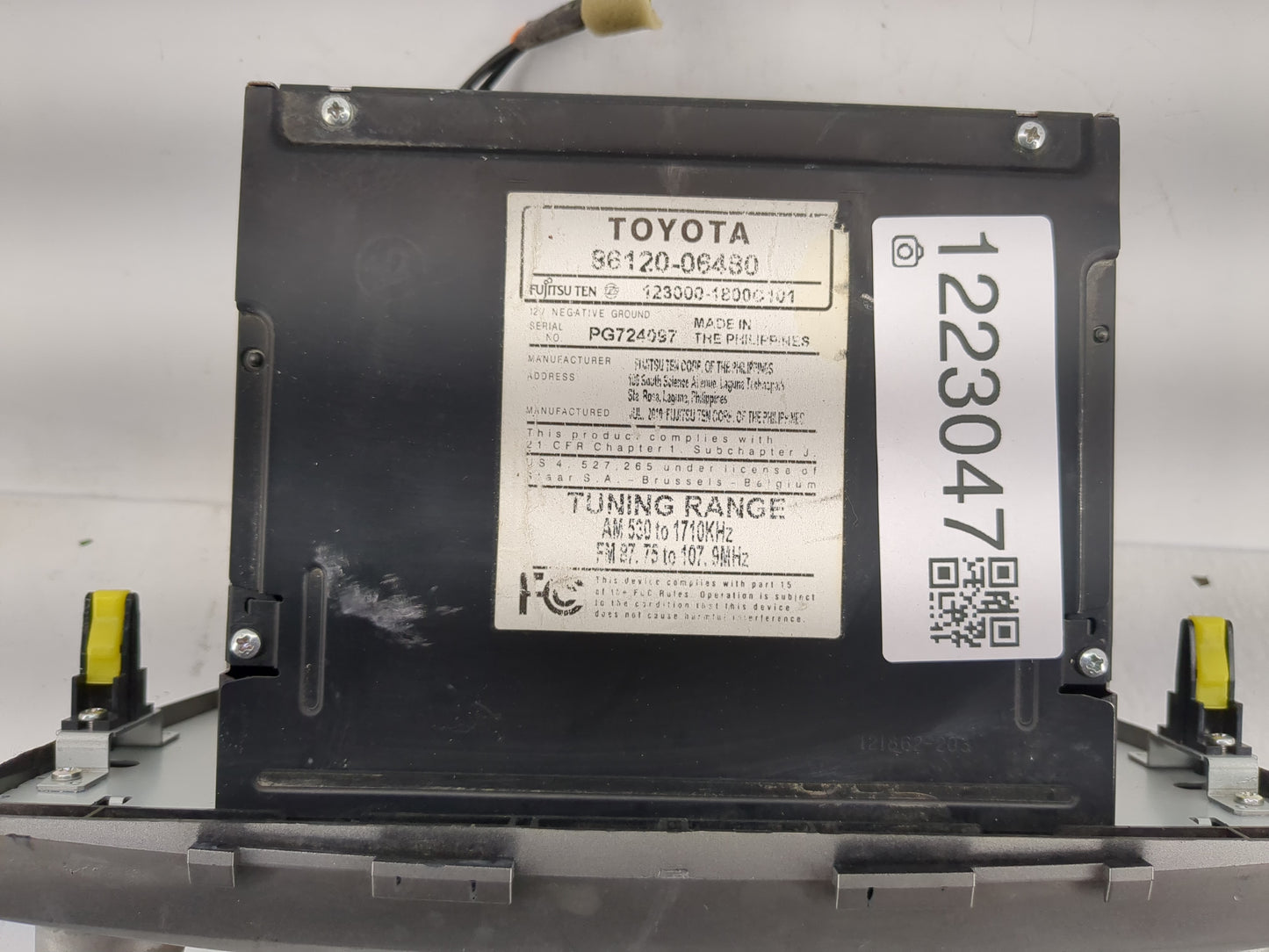 2010-2011 Toyota Camry Radio AM FM Cd Player Receiver Replacement P/N:86120-06480 Fits Fits 2010 2011 OEM Used Auto Parts - 