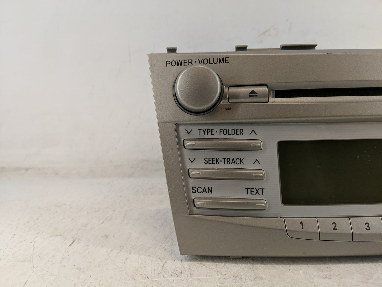 2010-2011 Toyota Camry Radio AM FM Cd Player Receiver Replacement P/N:86120-06480 Fits Fits 2010 2011 OEM Used Auto Parts - 
