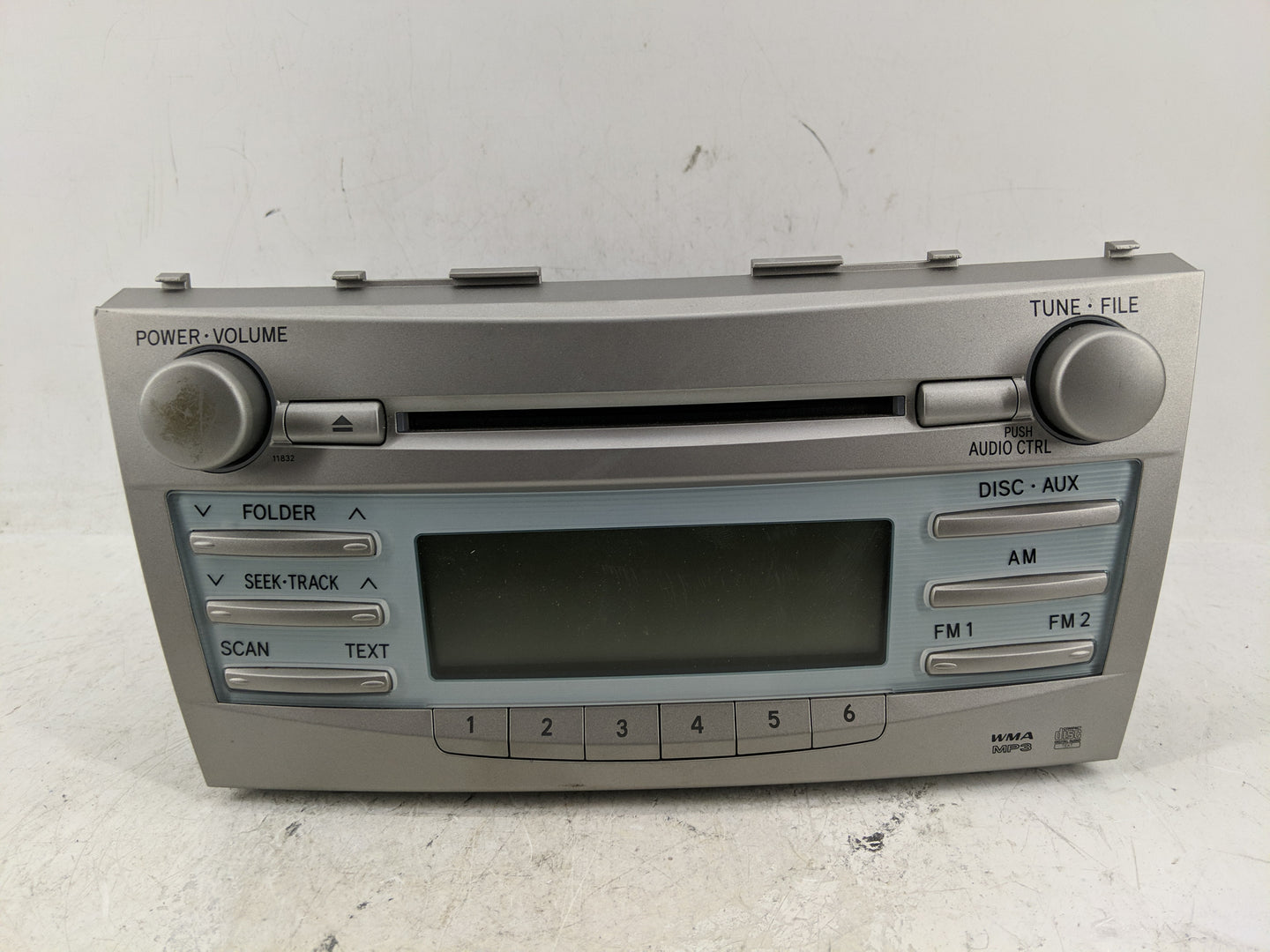2010-2011 Toyota Camry Radio AM FM Cd Player Receiver Replacement P/N:86120-06181 Fits Fits 2010 2011 OEM Used Auto Parts - 