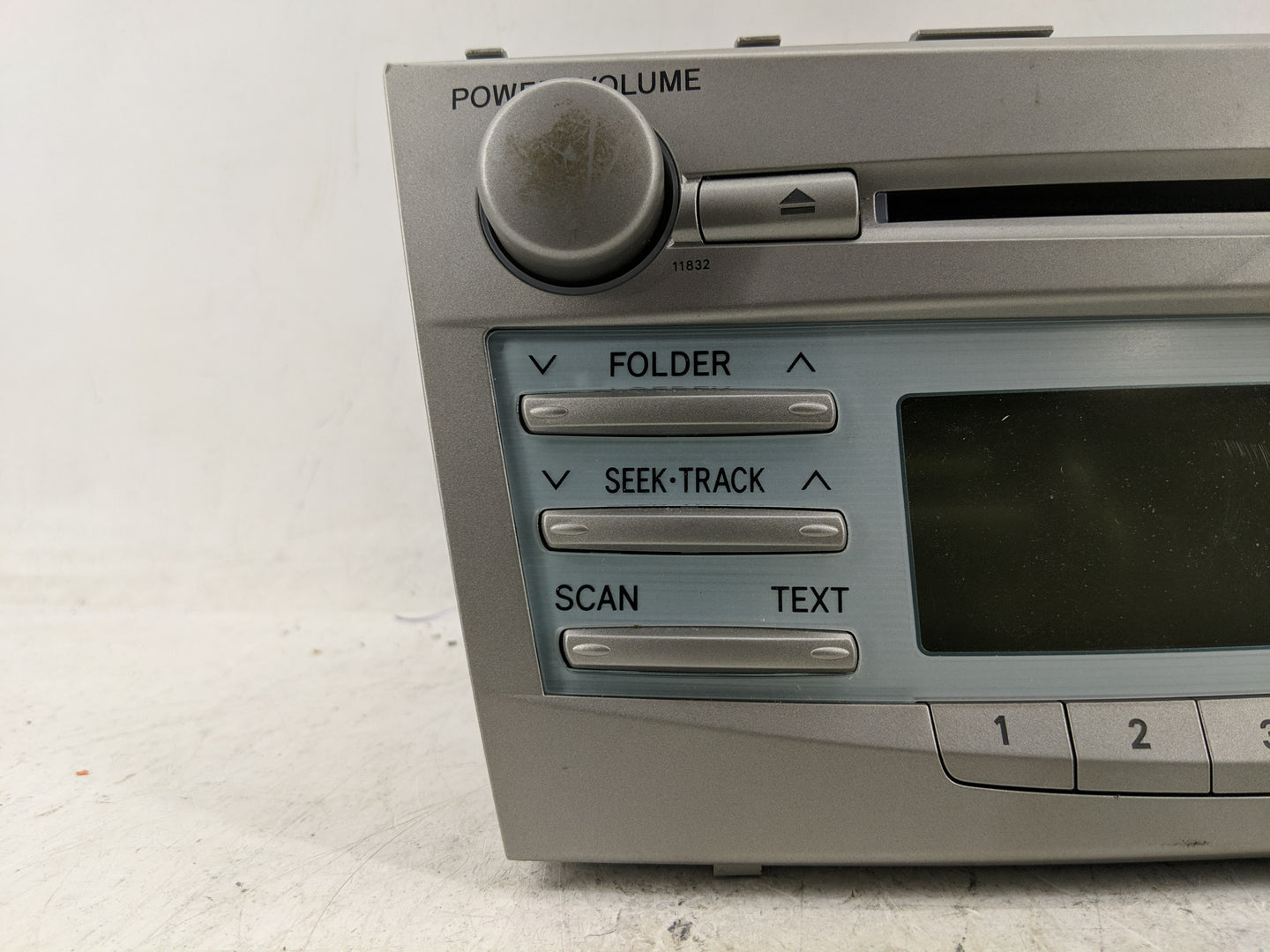 2010-2011 Toyota Camry Radio AM FM Cd Player Receiver Replacement P/N:86120-06181 Fits Fits 2010 2011 OEM Used Auto Parts - 