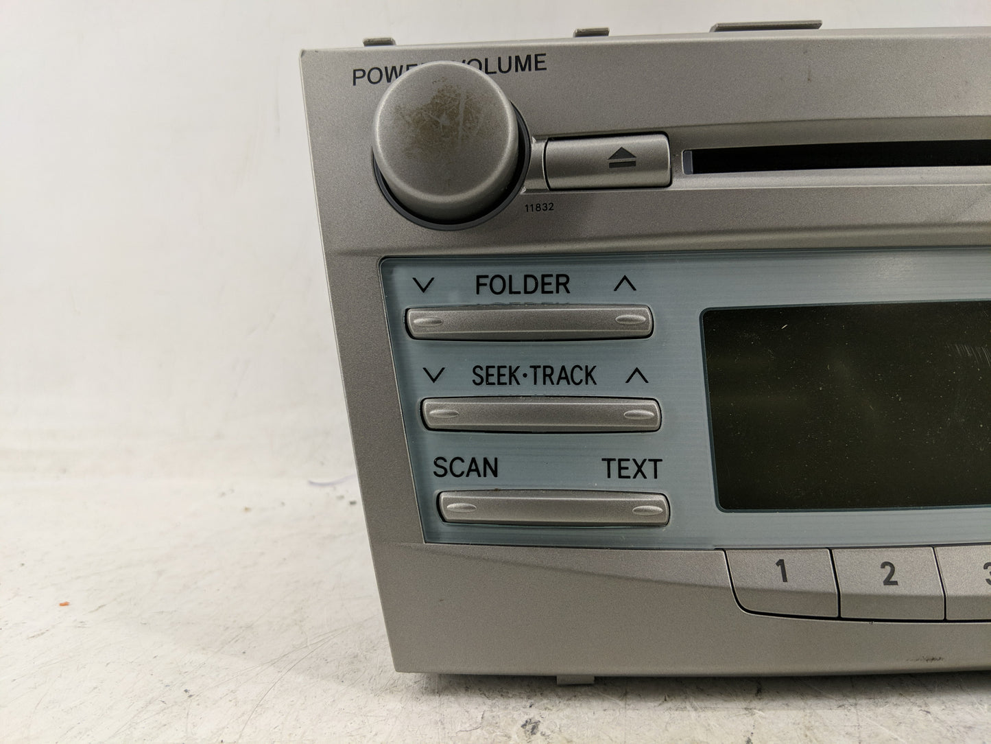 2010-2011 Toyota Camry Radio AM FM Cd Player Receiver Replacement P/N:86120-06181 Fits Fits 2010 2011 OEM Used Auto Parts - 