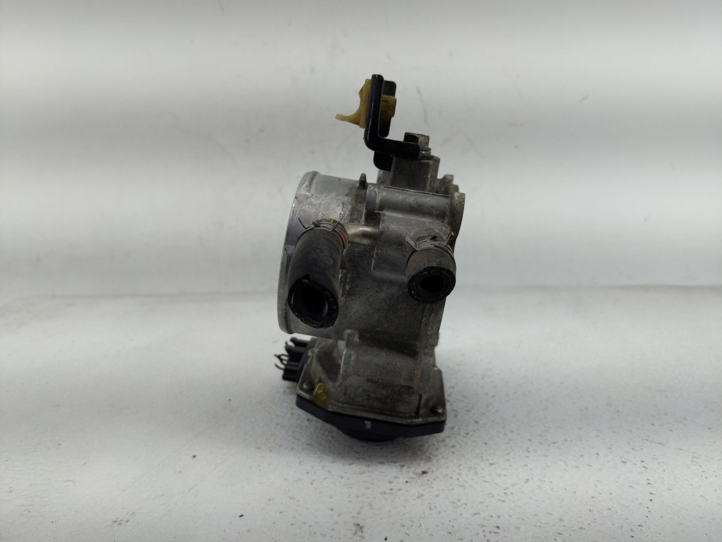 2010-2017 Toyota Camry Throttle Body P/N:22030-0V010 Fits Fits 2009 2010 2011 2012 2013 2014 2015 2016 2017 2018 2019 OEM Us