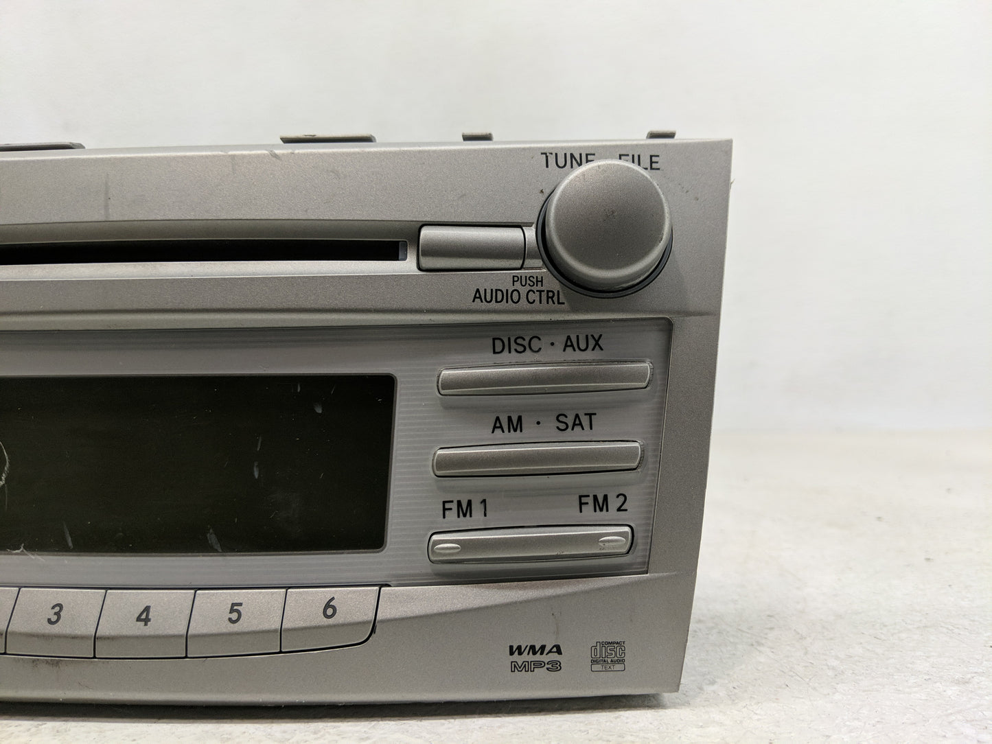 2010-2011 Toyota Camry Radio AM FM Cd Player Receiver Replacement P/N:86120-06480 Fits Fits 2010 2011 OEM Used Auto Parts - 