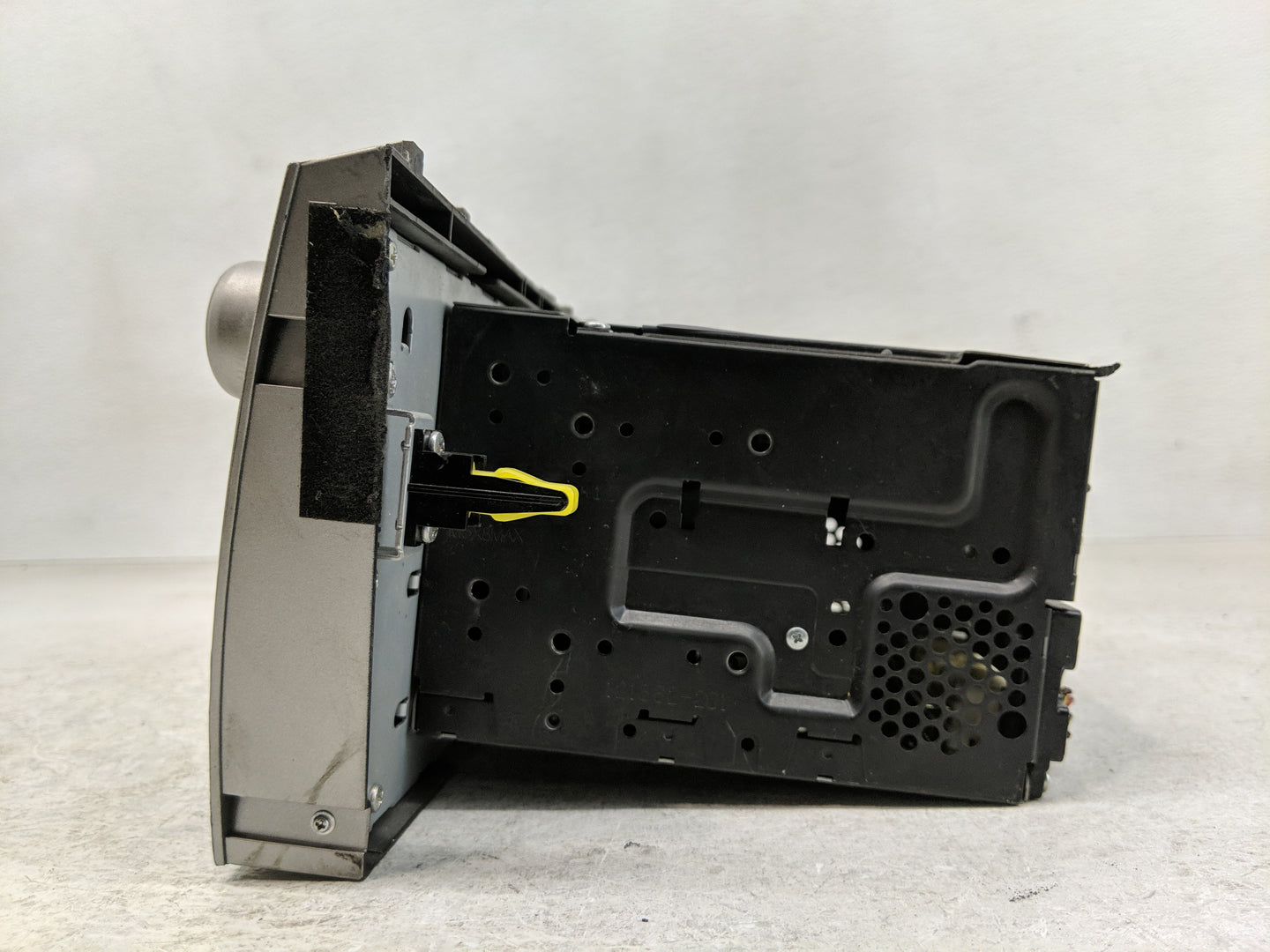 2010-2011 Toyota Camry Radio AM FM Cd Player Receiver Replacement P/N:86120-06480 Fits Fits 2010 2011 OEM Used Auto Parts - 