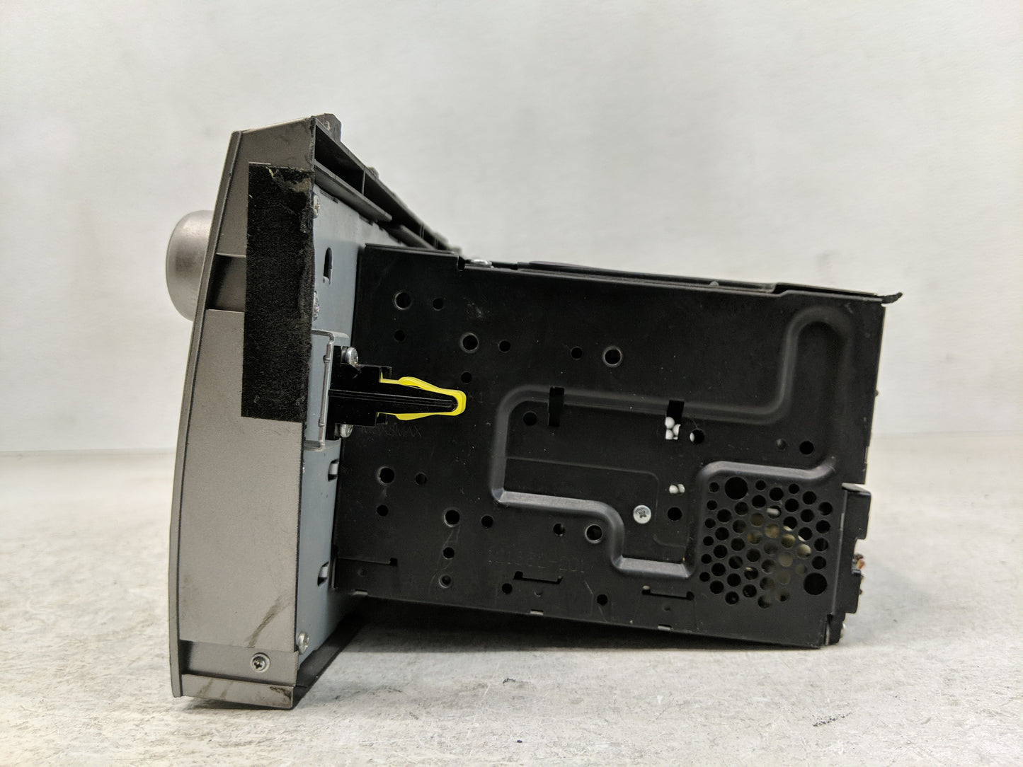2010-2011 Toyota Camry Radio AM FM Cd Player Receiver Replacement P/N:86120-06480 Fits Fits 2010 2011 OEM Used Auto Parts - 