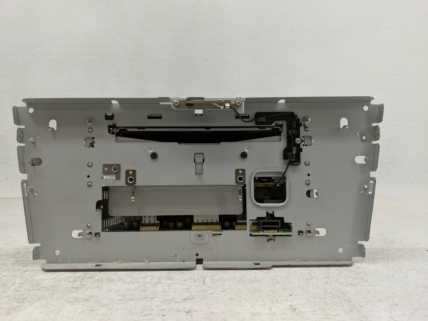 2010-2011 Toyota Camry Radio AM FM Cd Player Receiver Replacement P/N:86120-06700 Fits Fits 2010 2011 OEM Used Auto Parts - 