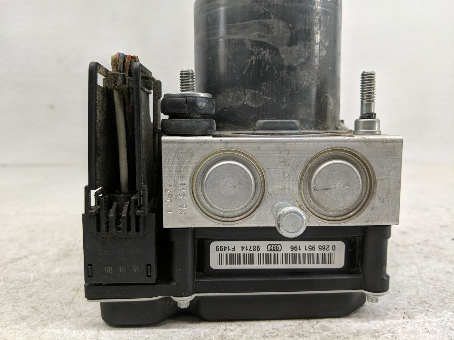 2010-2011 Toyota Camry ABS Pump Control Module Replacement P/N:0 265 951 196 Fits Fits 2010 2011 OEM Used Auto Parts - Oemus