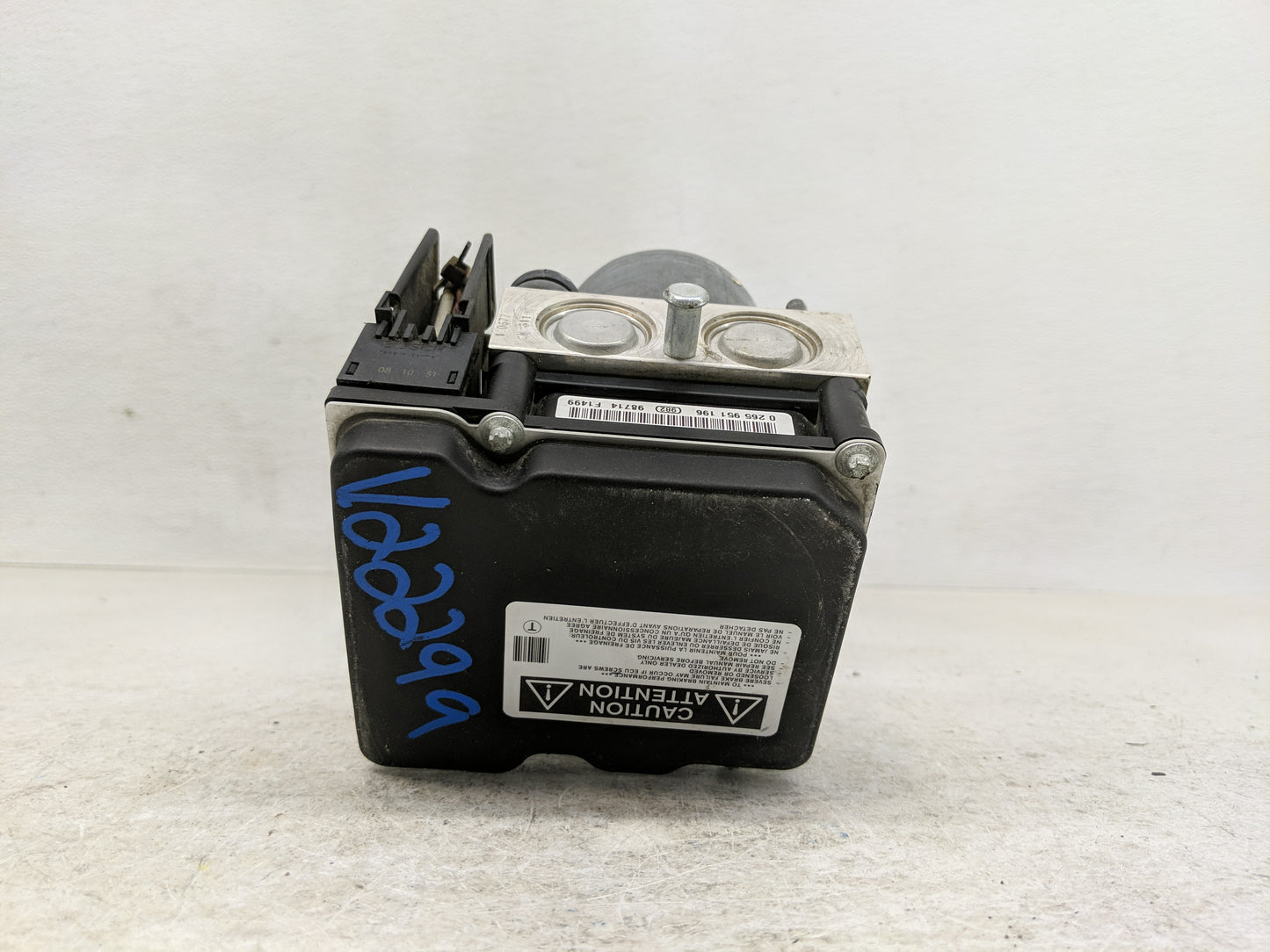 2010-2011 Toyota Camry ABS Pump Control Module Replacement P/N:0 265 951 196 Fits Fits 2010 2011 OEM Used Auto Parts - Oemus