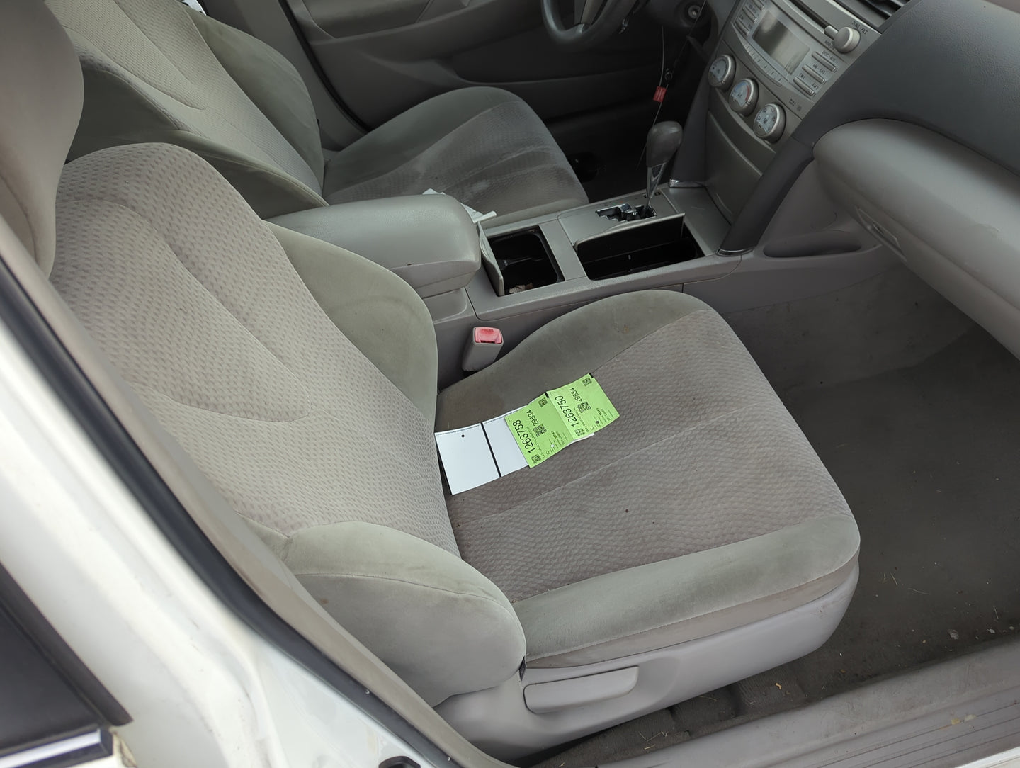 2010-2011 Toyota Camry Passenger Front Seat Oem - Oemusedautoparts1.com