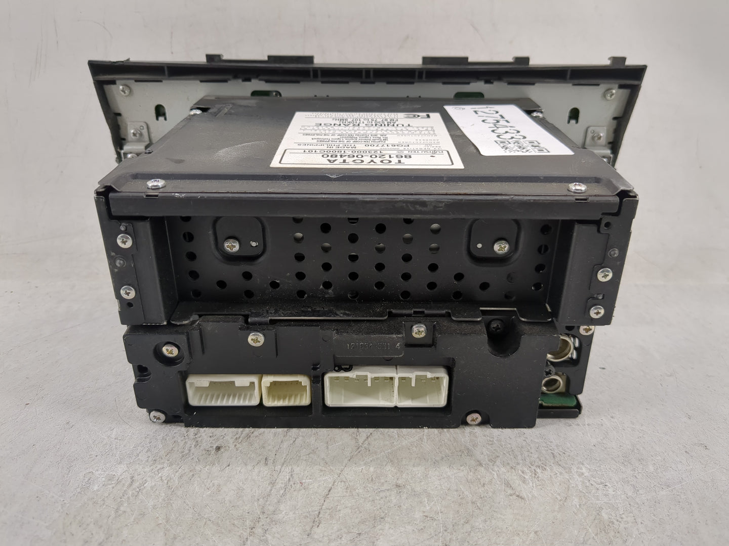 2010-2011 Toyota Camry Radio AM FM Cd Player Receiver Replacement P/N:86120-06480 Fits Fits 2010 2011 OEM Used Auto Parts - 