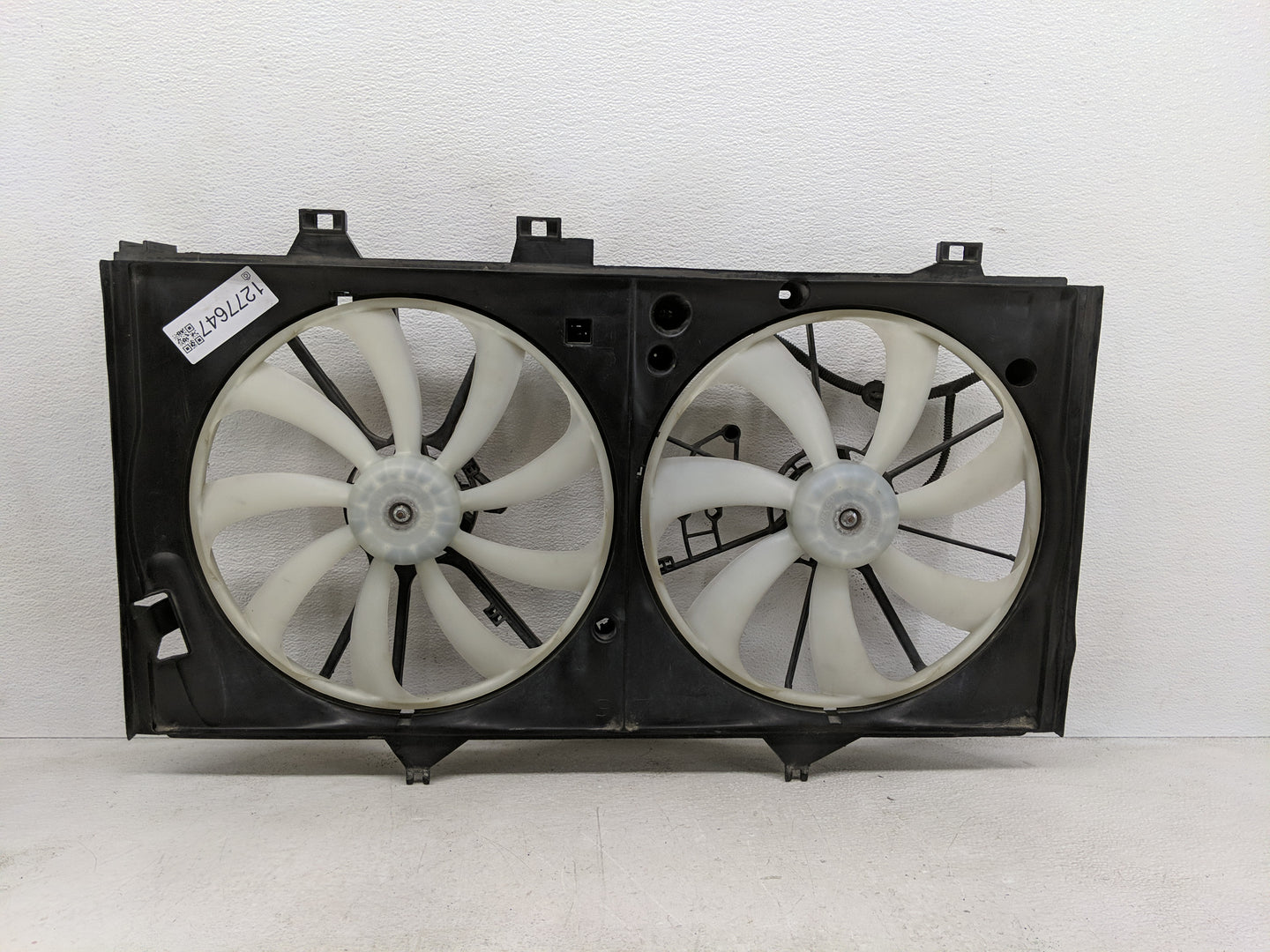 2012-2017 Toyota Camry Electric Radiator Cooling Fan Motor Assembly Fits Fits 2012 2013 2014 2015 2016 2017 OEM Used Auto Pa