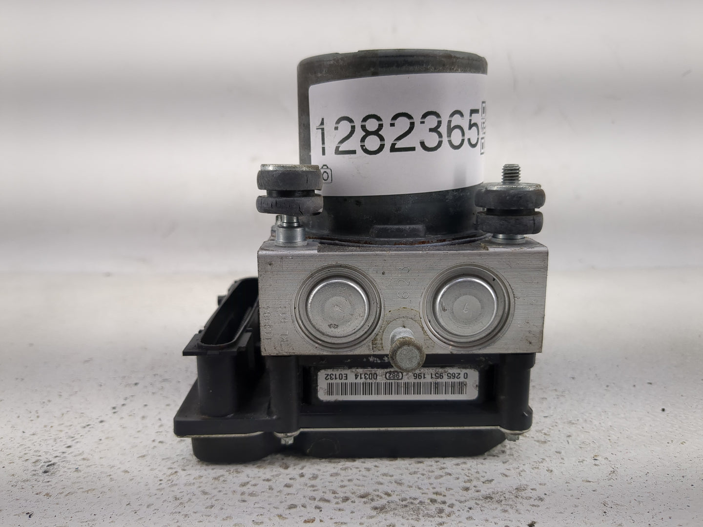 2010-2011 Toyota Camry ABS Pump Control Module Replacement P/N:0 265 230 640 00 44540-06050-A Fits Fits 2010 2011 OEM Used A