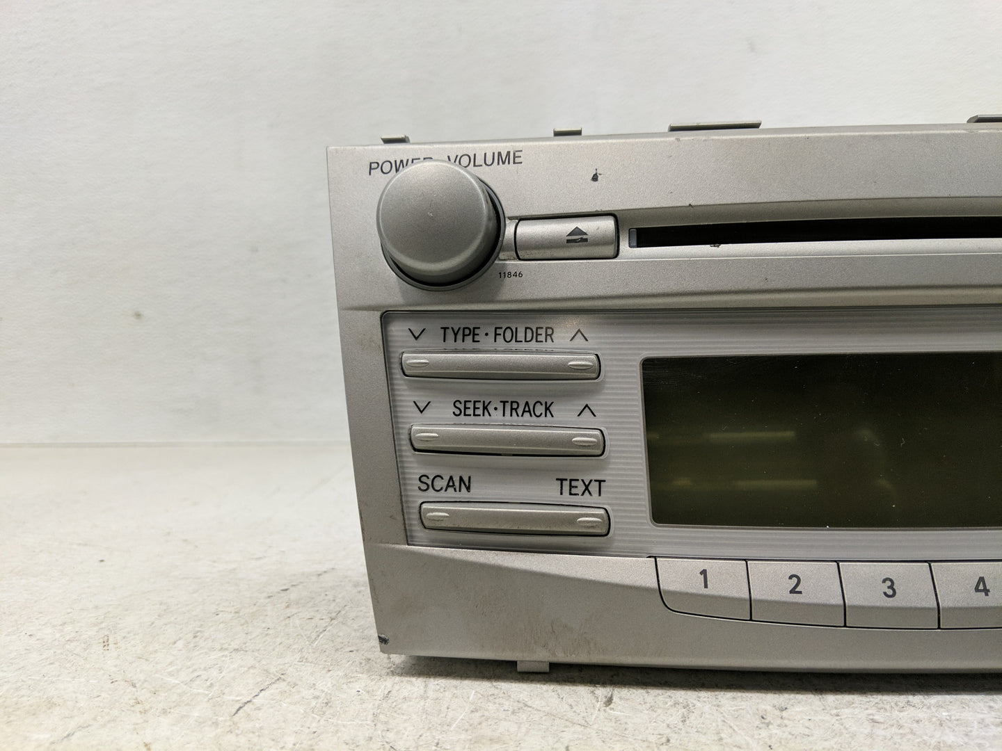 2010-2011 Toyota Camry Radio AM FM Cd Player Receiver Replacement P/N:86120-06480 Fits Fits 2010 2011 OEM Used Auto Parts - 