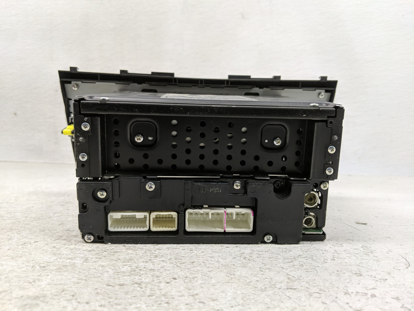 2010-2011 Toyota Camry Radio AM FM Cd Player Receiver Replacement P/N:86120-06480 Fits Fits 2010 2011 OEM Used Auto Parts - 