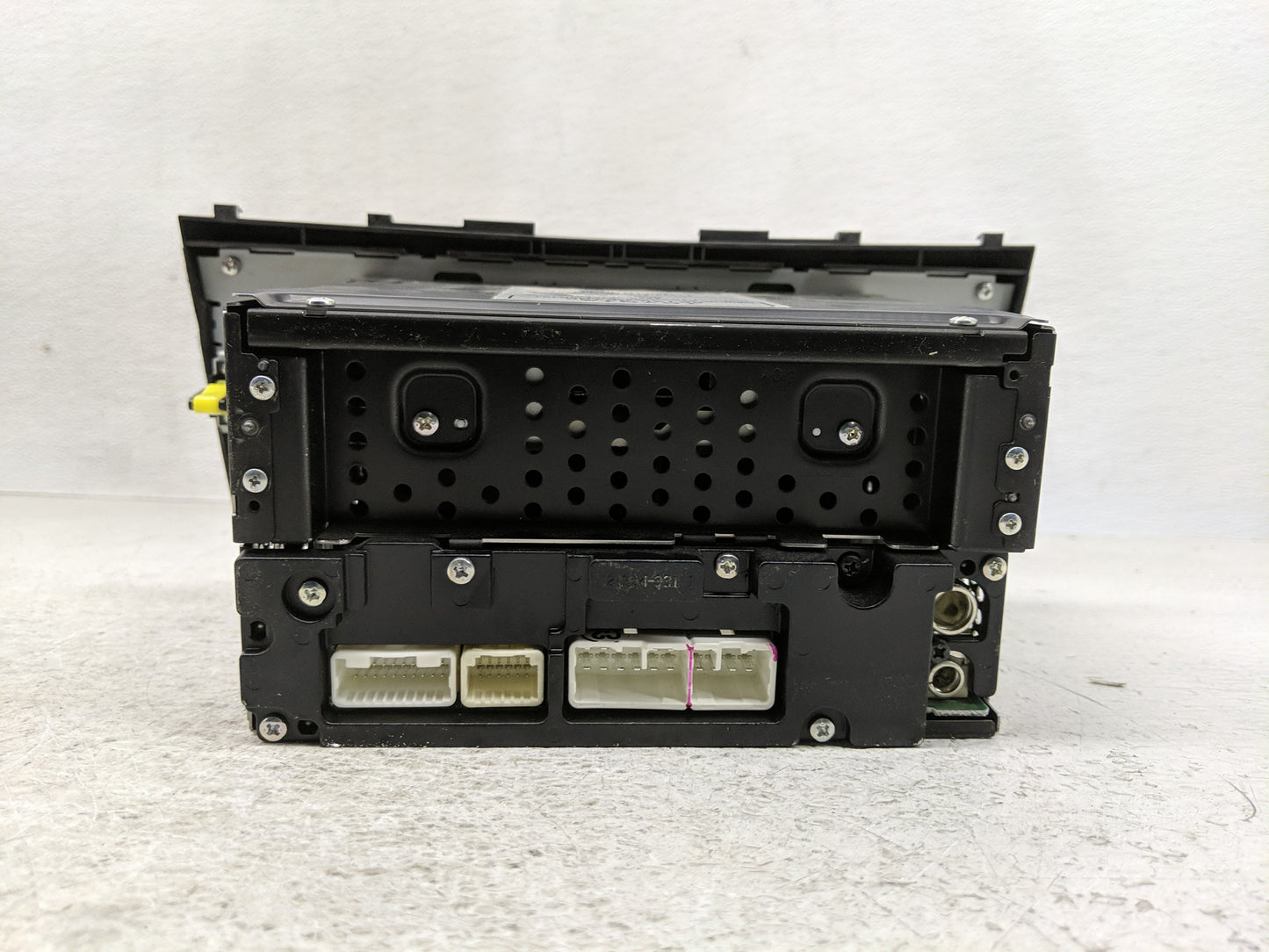 2010-2011 Toyota Camry Radio AM FM Cd Player Receiver Replacement P/N:86120-06480 Fits Fits 2010 2011 OEM Used Auto Parts - 