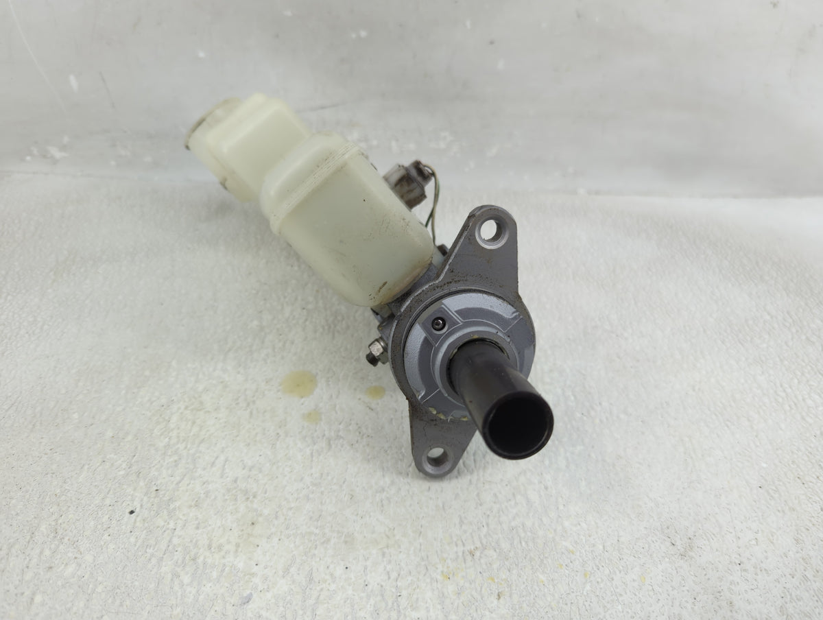 2007-2011 Toyota Camry Brake Master Cylinder 1310383 - Oemusedautoparts1.com