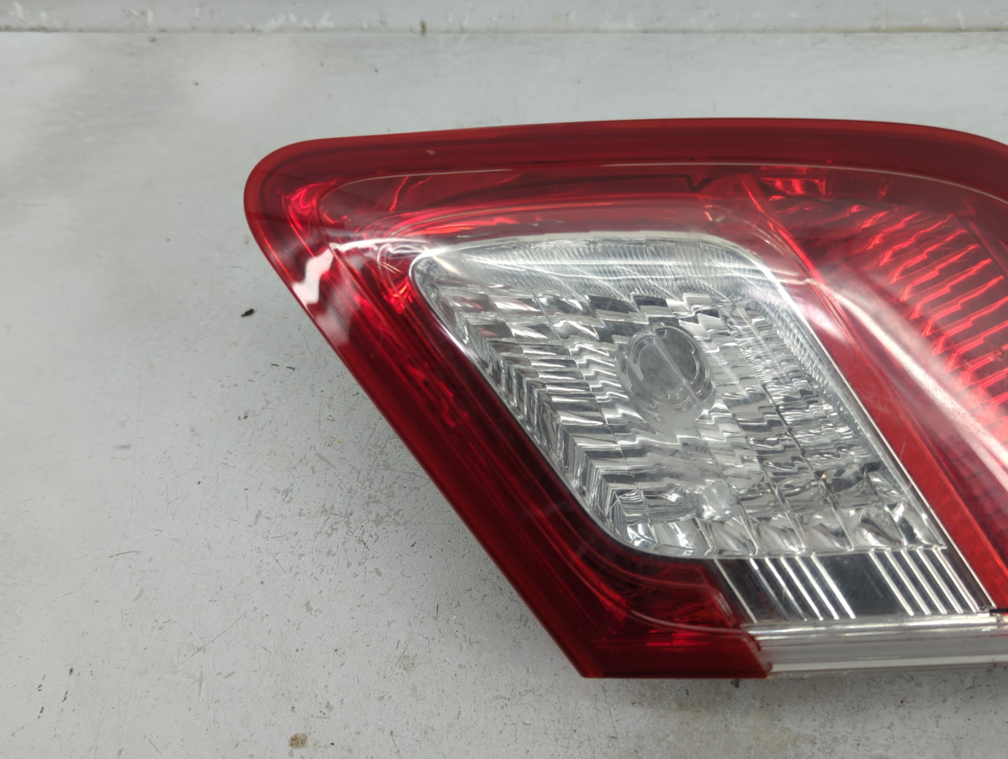 2010-2011 Toyota Camry Tail Light Assembly Passenger Right OEM P/N:06-146 Fits Fits 2010 2011 OEM Used Auto Parts - Oemuseda