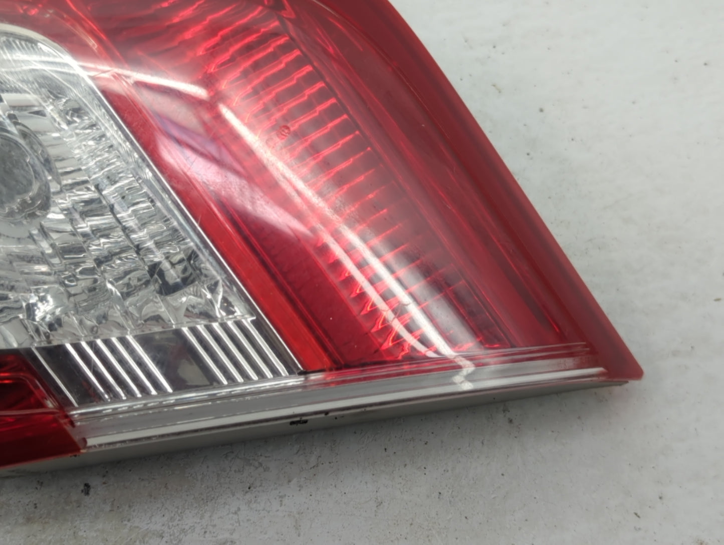 2010-2011 Toyota Camry Tail Light Assembly Passenger Right OEM P/N:06-146 Fits Fits 2010 2011 OEM Used Auto Parts - Oemuseda
