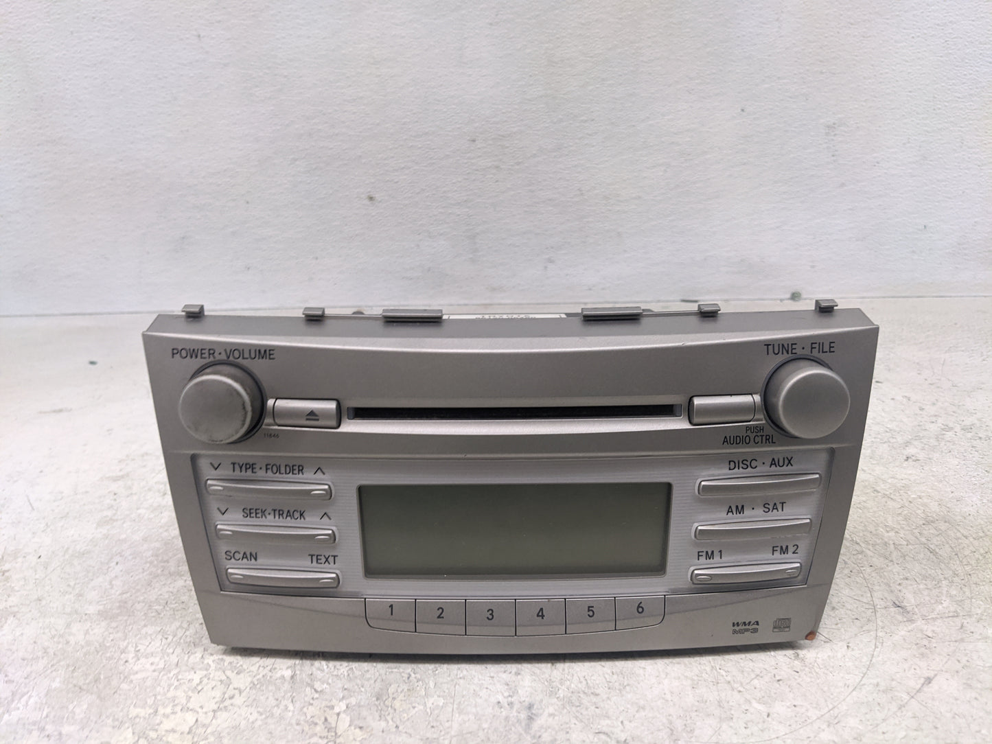 2010-2011 Toyota Camry Radio AM FM Cd Player Receiver Replacement P/N:86120-06480 Fits Fits 2010 2011 OEM Used Auto Parts - 