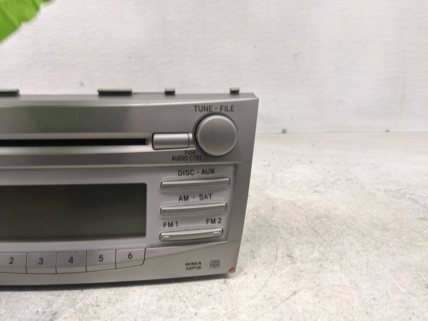 2010-2011 Toyota Camry Radio AM FM Cd Player Receiver Replacement P/N:86120-06480 Fits Fits 2010 2011 OEM Used Auto Parts - 