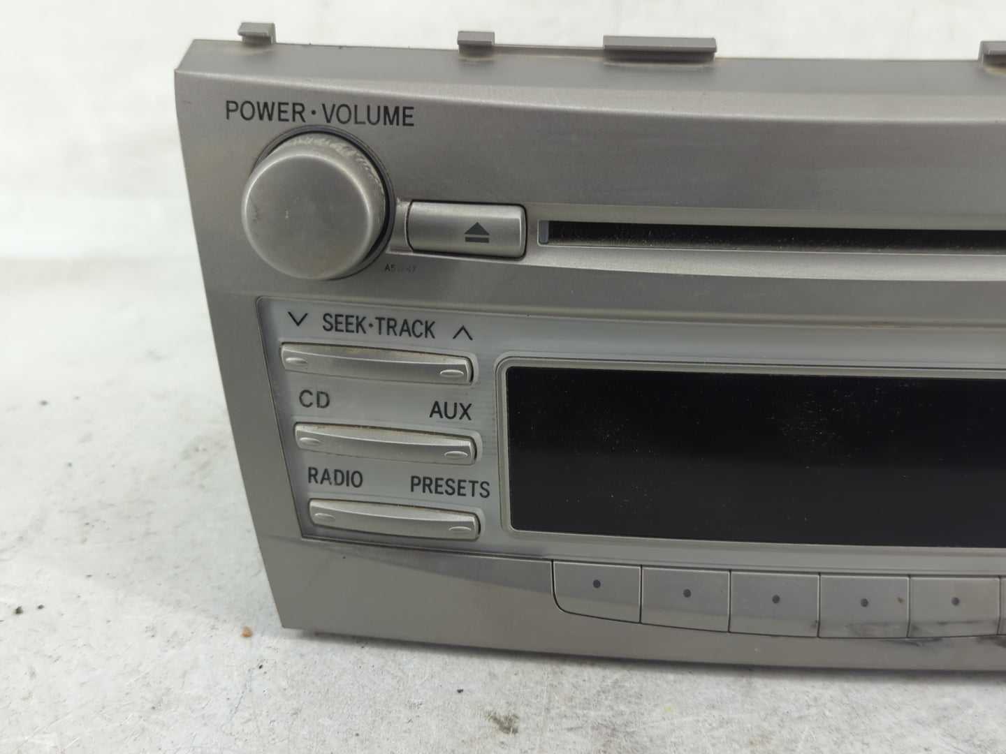 2010-2011 Toyota Camry Radio AM FM Cd Player Receiver Replacement P/N:86120-06760 Fits Fits 2010 2011 OEM Used Auto Parts - 