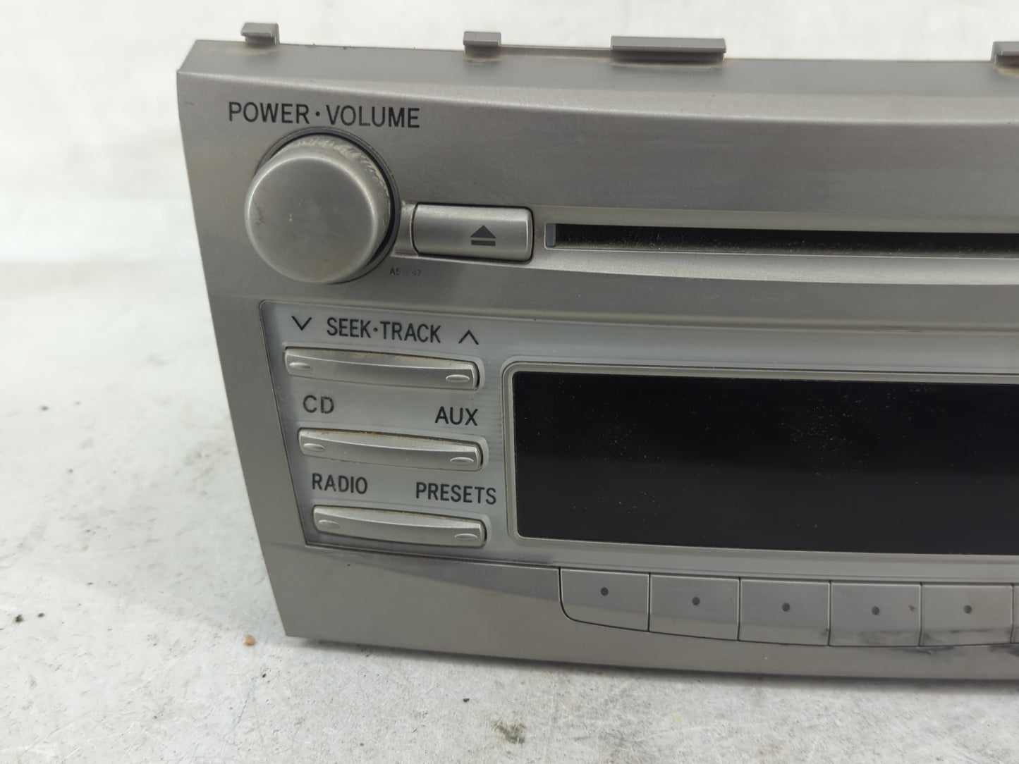 2010-2011 Toyota Camry Radio AM FM Cd Player Receiver Replacement P/N:86120-06760 Fits Fits 2010 2011 OEM Used Auto Parts - 