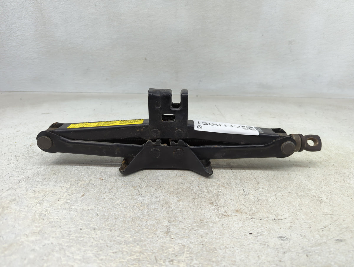2011 Toyota Camry Spare Scissor Car Jack 1390147 - Oemusedautoparts1.com