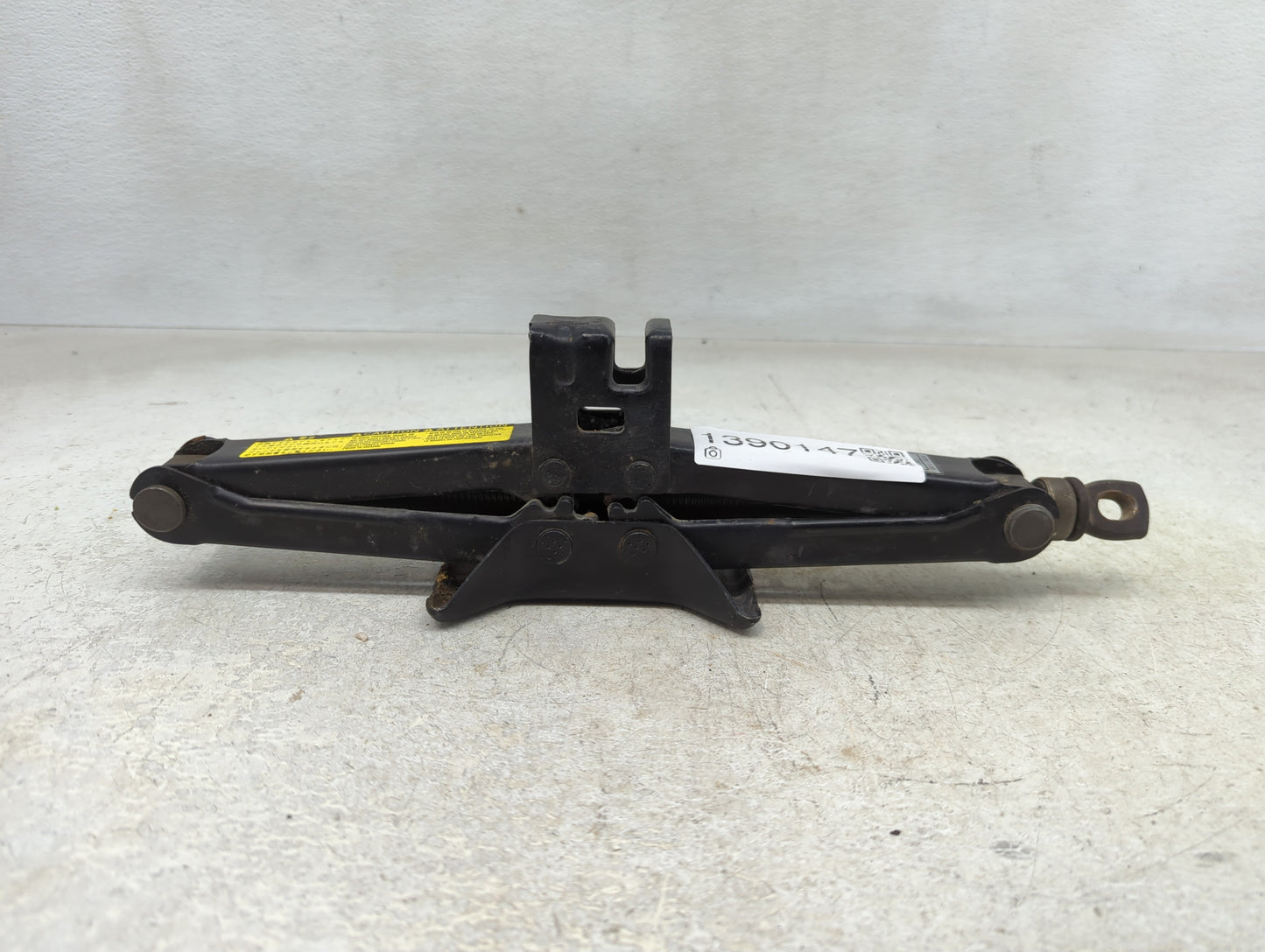 2011 Toyota Camry Spare Scissor Car Jack 1390147 - Oemusedautoparts1.com