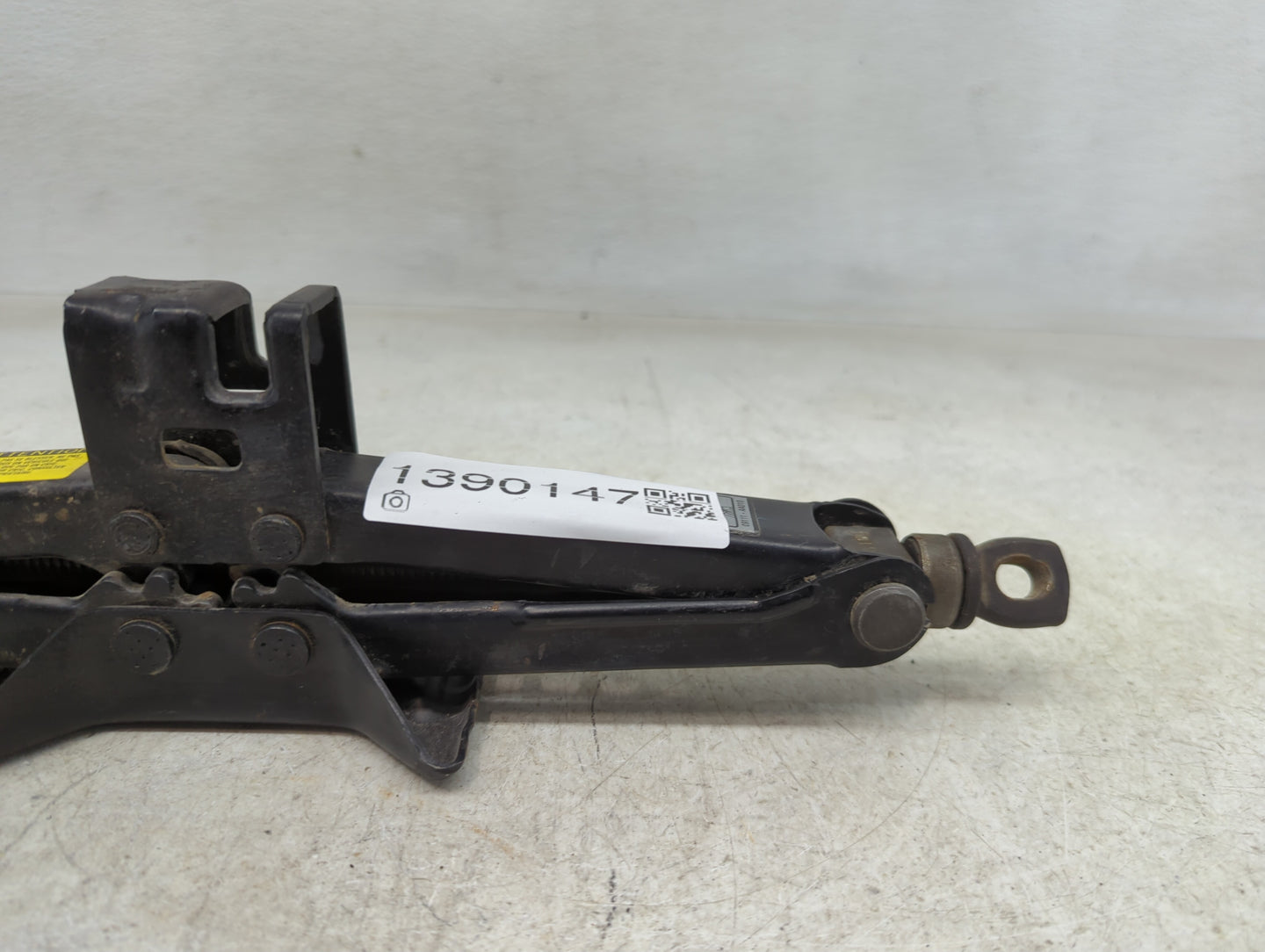 2011 Toyota Camry Spare Scissor Car Jack 1390147 - Oemusedautoparts1.com