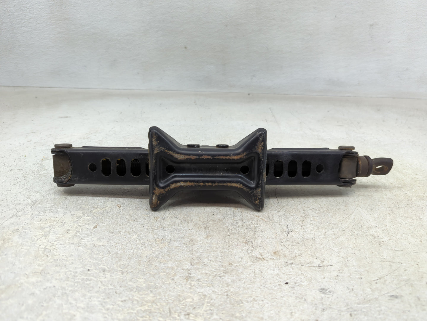2011 Toyota Camry Spare Scissor Car Jack - Oemusedautoparts1.com